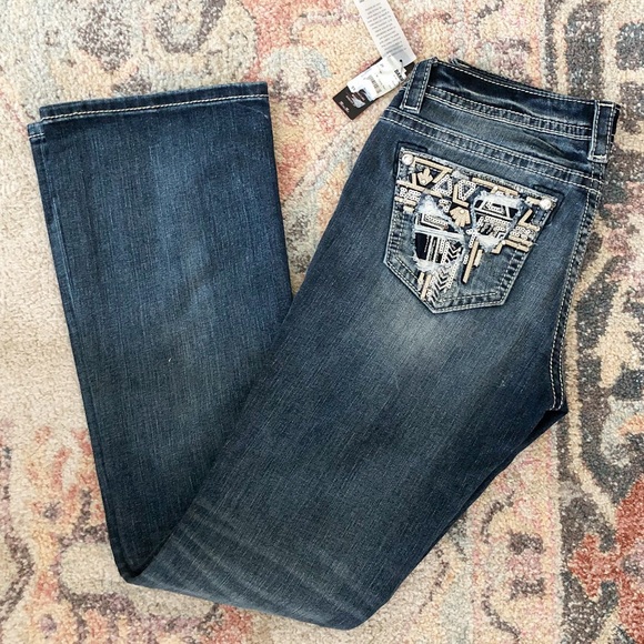 *New* Miss Me Jeans - Picture 3 of 6